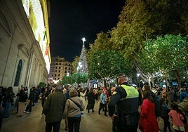 Protesta de los policías este jueves en la puerta del Ayuntamiento de Sevilla