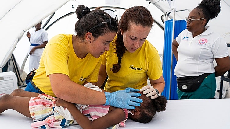 Voluntarios del SAMU procedentes de Sevilla pasarán las navidades en Jamaica por el desastre del huracán