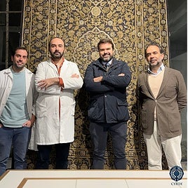 Miembros de la hermandad en el taller de CYRTA