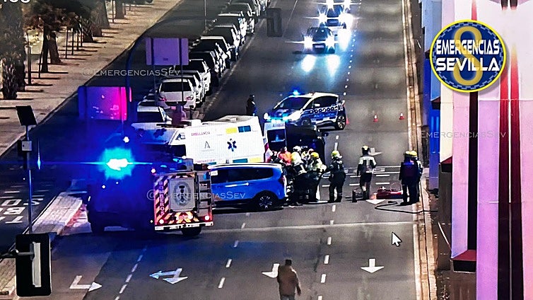 Conduce bebido y choca contra otros dos coches parados en un semáforo de la calle Torneo de Sevilla