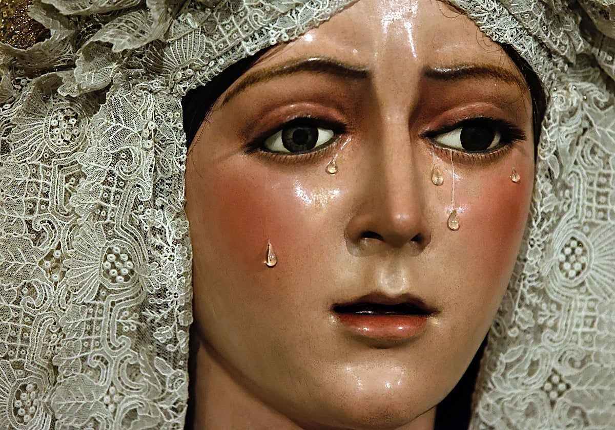 La Virgen Macarena, ya restaurada, vuelve al culto en la basílica
