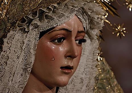 Imagen secundaria 1 - La Macarena vuelve al culto en la basílica tras la restauración