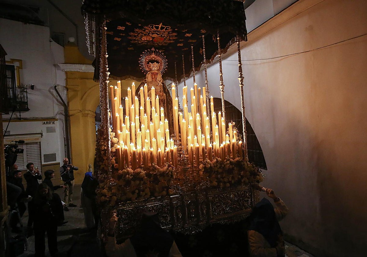 La Virgen de Montserrat por el Arco del Postigo