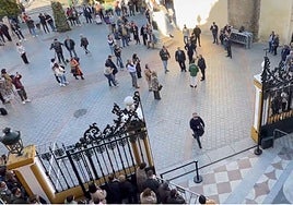 Aplauso de los devotos a Pedro Manzano