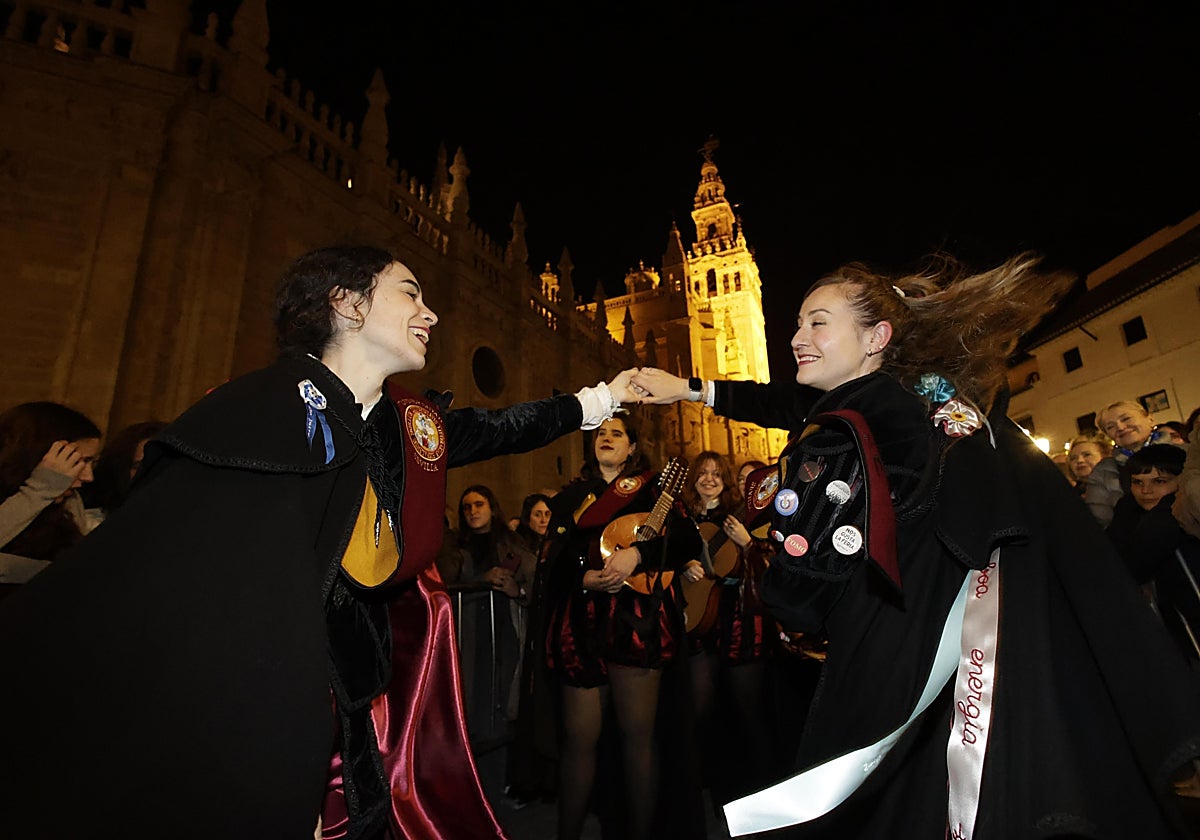 Los sevillanos se aferran al 8 de diciembre como hacía tiempo que no lo hacían