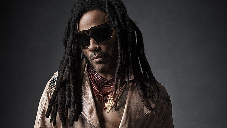 Icónica responde a las críticas por la celebración del festival en la Plaza de España a golpe de cartel