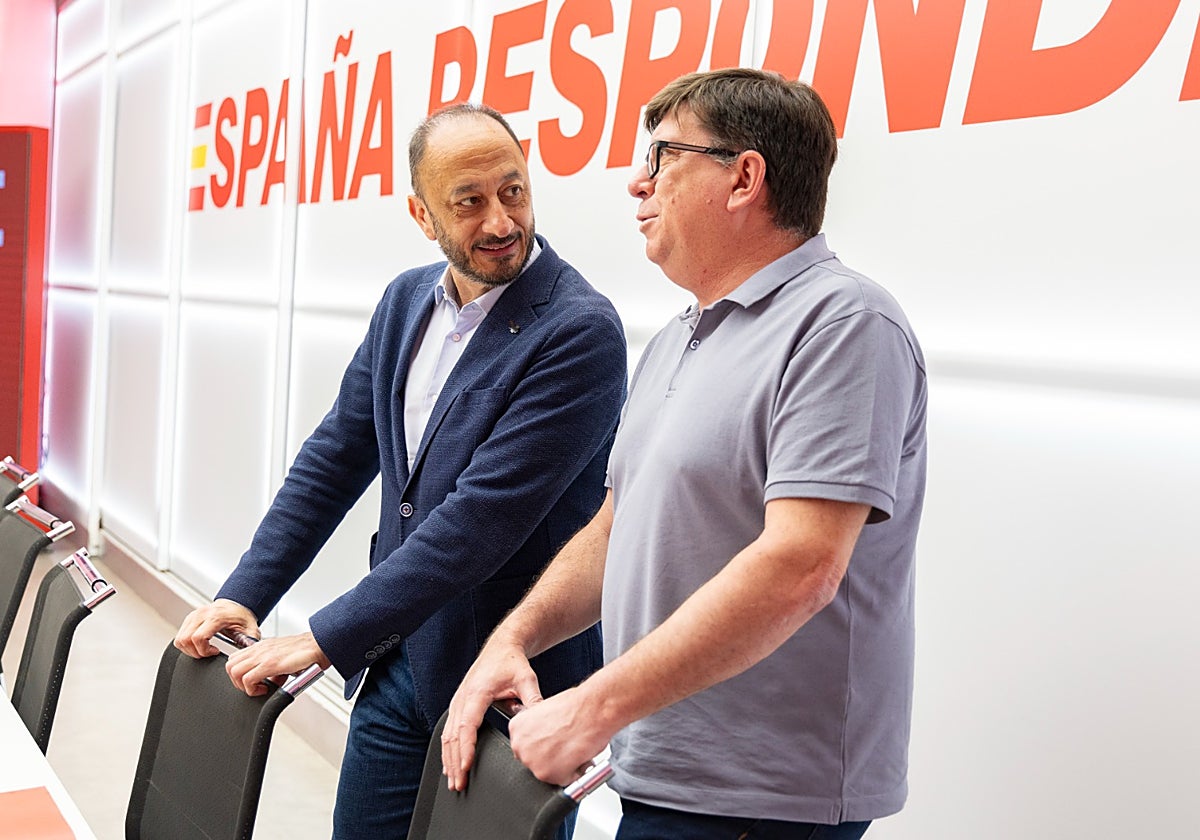 Gómez de Celis y Paco Salazar en una imagen de archivo durante un acto del PSOE