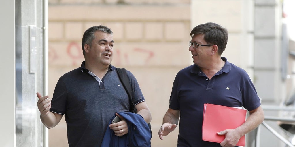 Los cuñados sevillanos de Paco Salazar y Santos Cerdán: los nexos familiares de los socialistas valen un enchufe