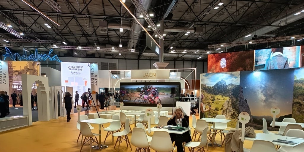 La delegada de Turismo de Sevilla y el vicepresidente de Prodetur acuden a Fitur a apoyar al sector ante la suspensión de la agenda institucional