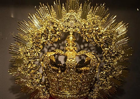 Imagem Secundária 1. Serão apresentadas as figuras secundárias do mistério, coroa da coroação e cruz guia.