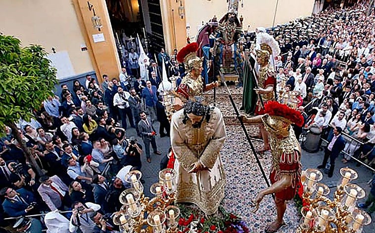 Imagem principal - Serão apresentadas as figuras menores misteriosas, a coroa da coroação e a cruz guia.