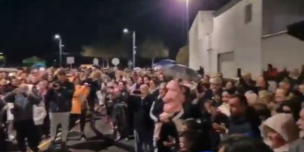 El emocionante reconocimiento de los vecinos del Palmar de Troya a la UME por su ayuda en el temporal