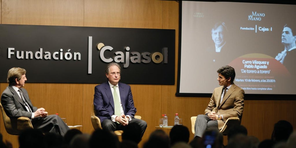 Curro Vázquez y Pablo Aguado conversan 'De torero a torero' en el 'Mano a mano' de Cajasol