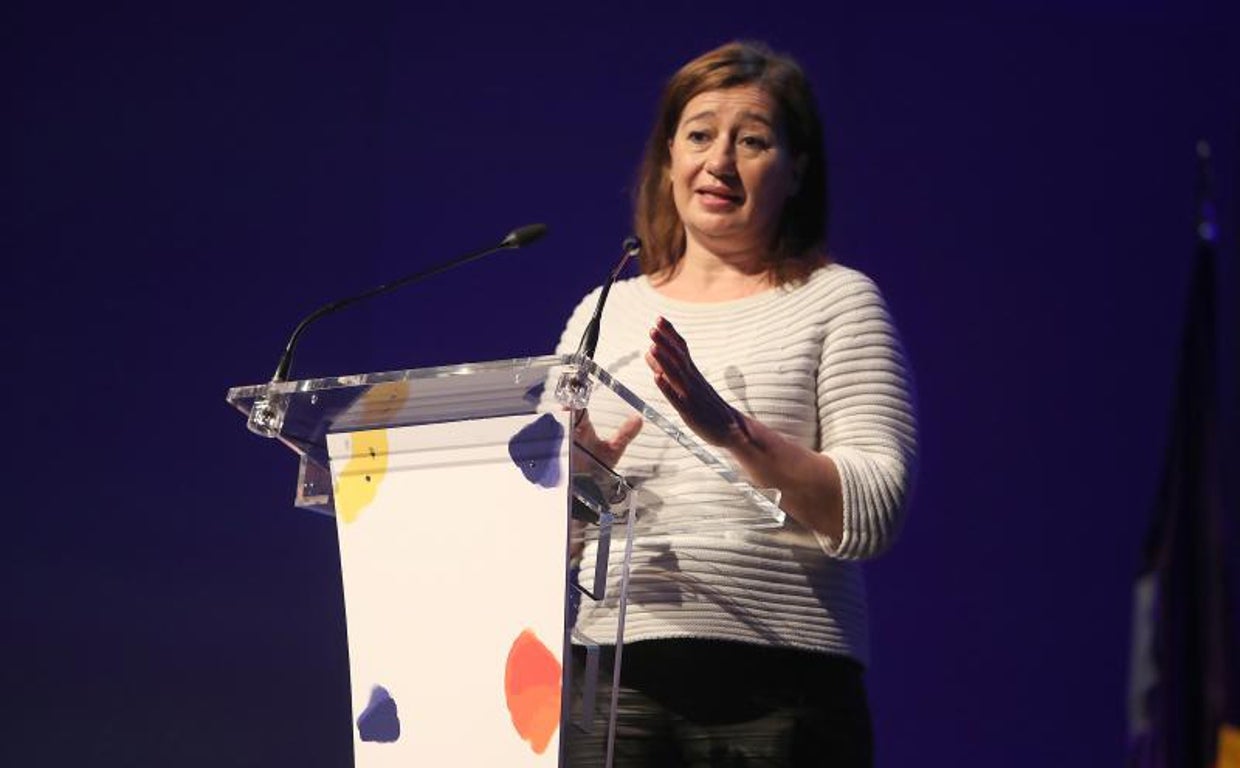 Cuatro familias llevan a Armengol a los tribunales por impedir que sus hijos estudien en castellano: «Hay cola de otros padres»