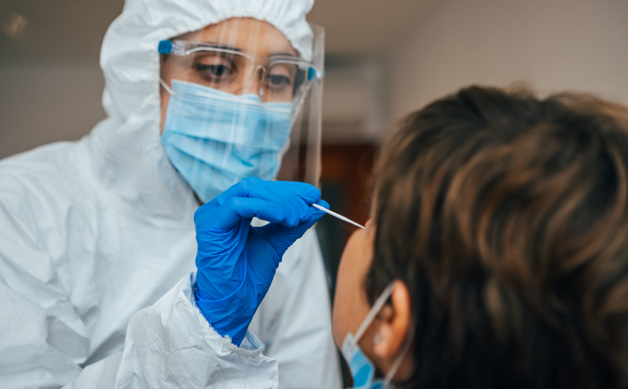 Las nuevas variantes de Ómicron, conocidas como Covid-22, podrían ser más peligrosas