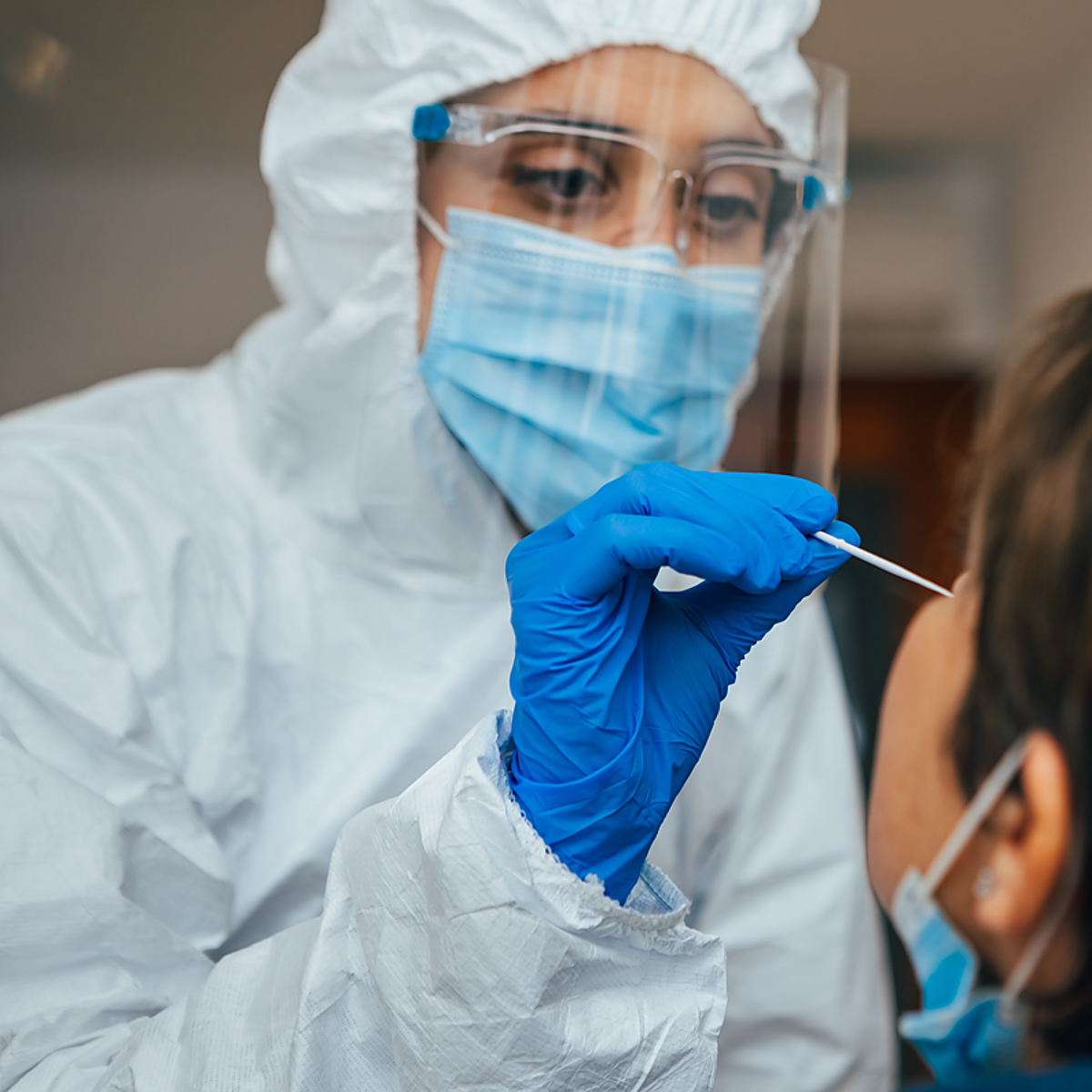 Así se contagia el nuevo Covid-22: más agresivo, más contagioso y con nuevos síntomas