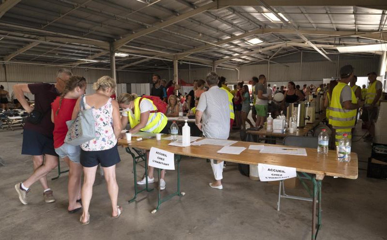 Recibimiento de las personas evacuadas en La Teste-de-Buch