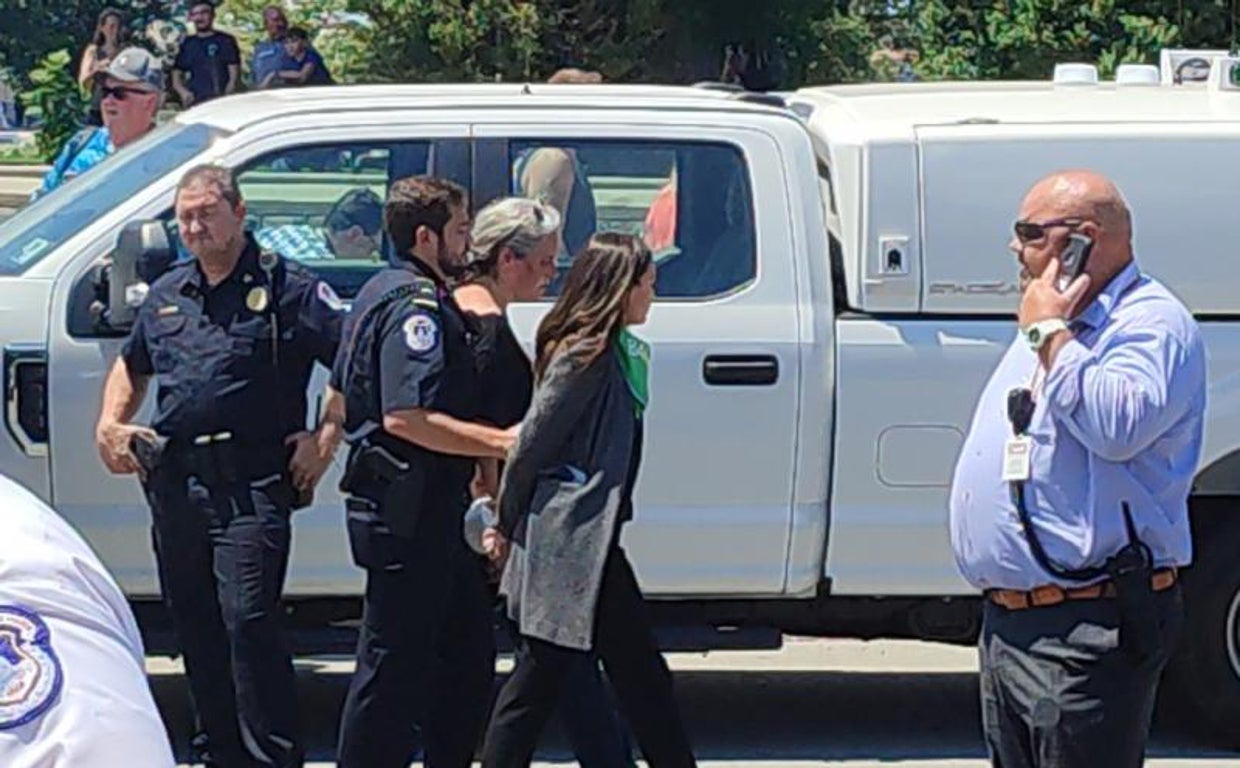 Varias congresistas demócratas arrestadas durante protesta a favor del aborto hace tan solo dos días