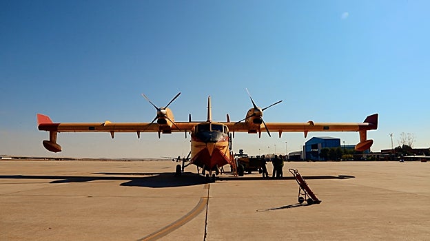 Un hidroavión FOCA a pocos segundos de despegar para actuar en un incendio