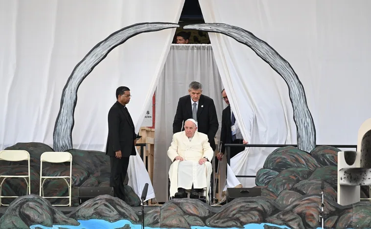 El Papa se despide de Canadá viajando a la tierra de los inuit, a 300 kilómetros del Círculo Polar
