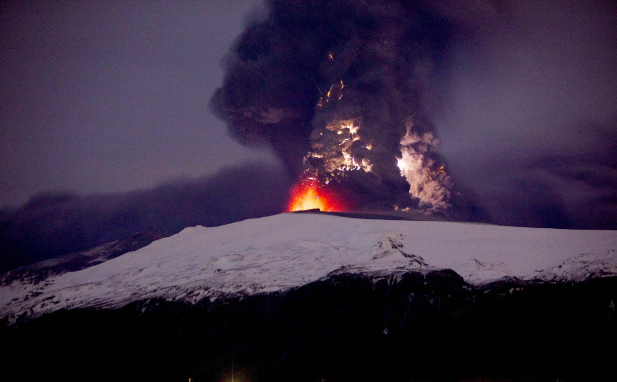 El volcán islandés Eyjafjalla, en erupción en abril de 2010.