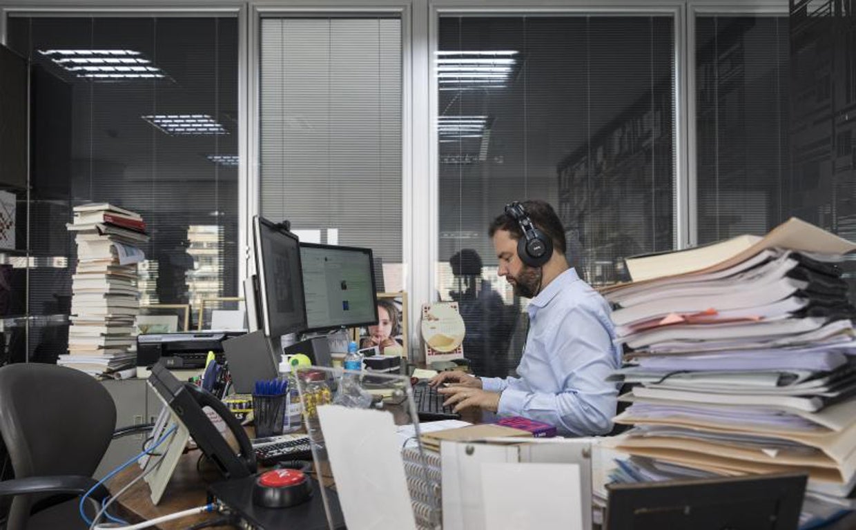 Sérgio Dávila en la redacción de 'Folha de Sao Paulo', el periódico más respetado y temido de un país de dimensiones continentales.