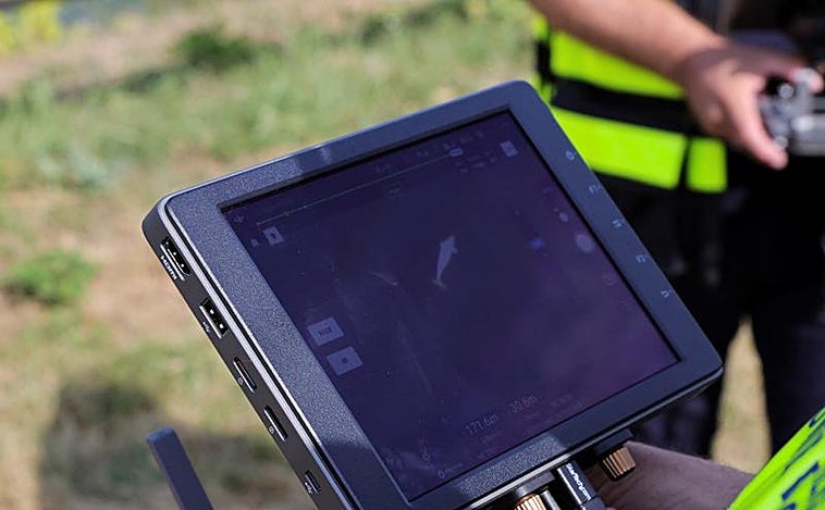 Una beluga en preocupante estado de salud vaga por el río Sena