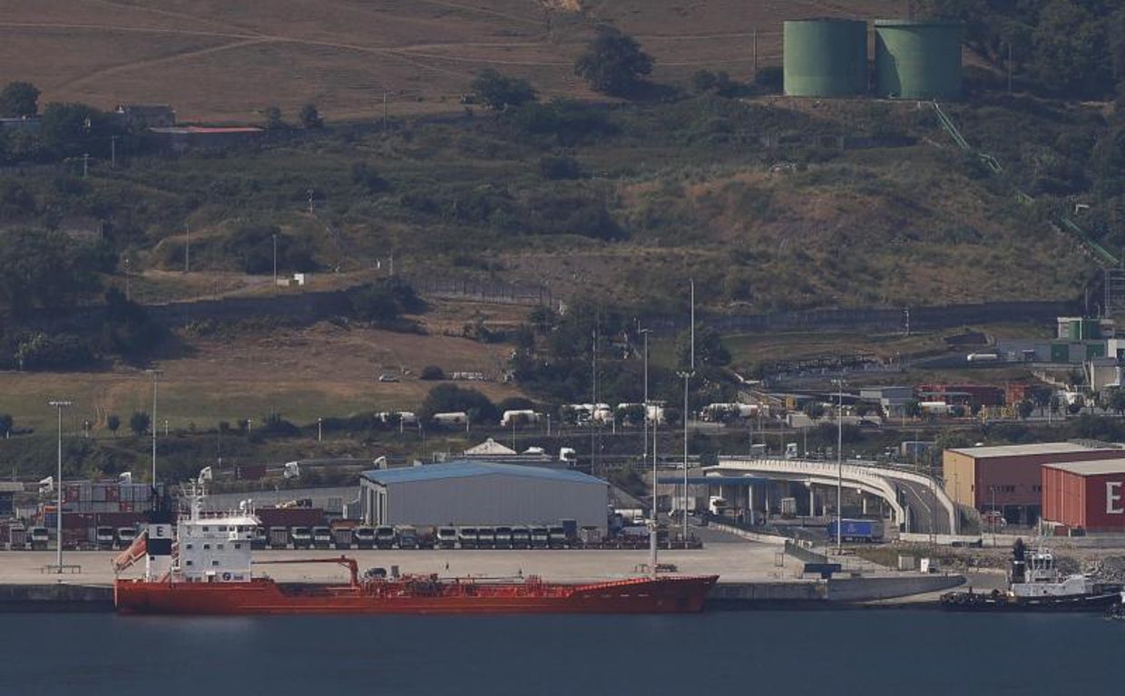 El barco «Dutch Spirit» suministrará agua potable durante las próximas semanas  a  poblaciones como Bermeo, Mundaka, Sukarrieta o Busturia, muy afectadas por la sequía