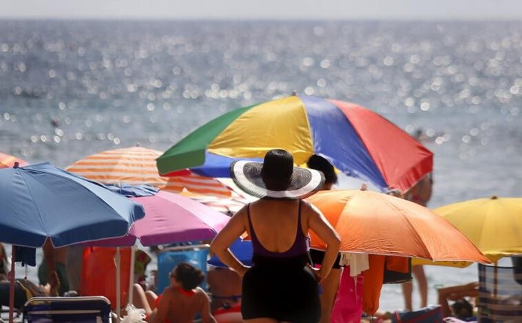 Una mujer muere empalada por una sombrilla de playa en EE. UU.