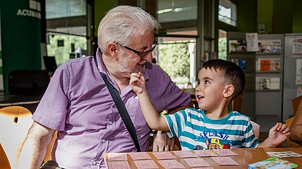 Mariano, con su nieto Oliver