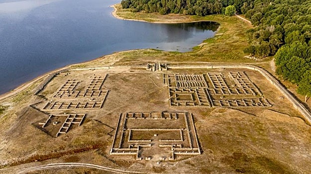 De estatuas budistas a barcos nazis: lo que la sequía extrema ha dejado al descubierto este verano