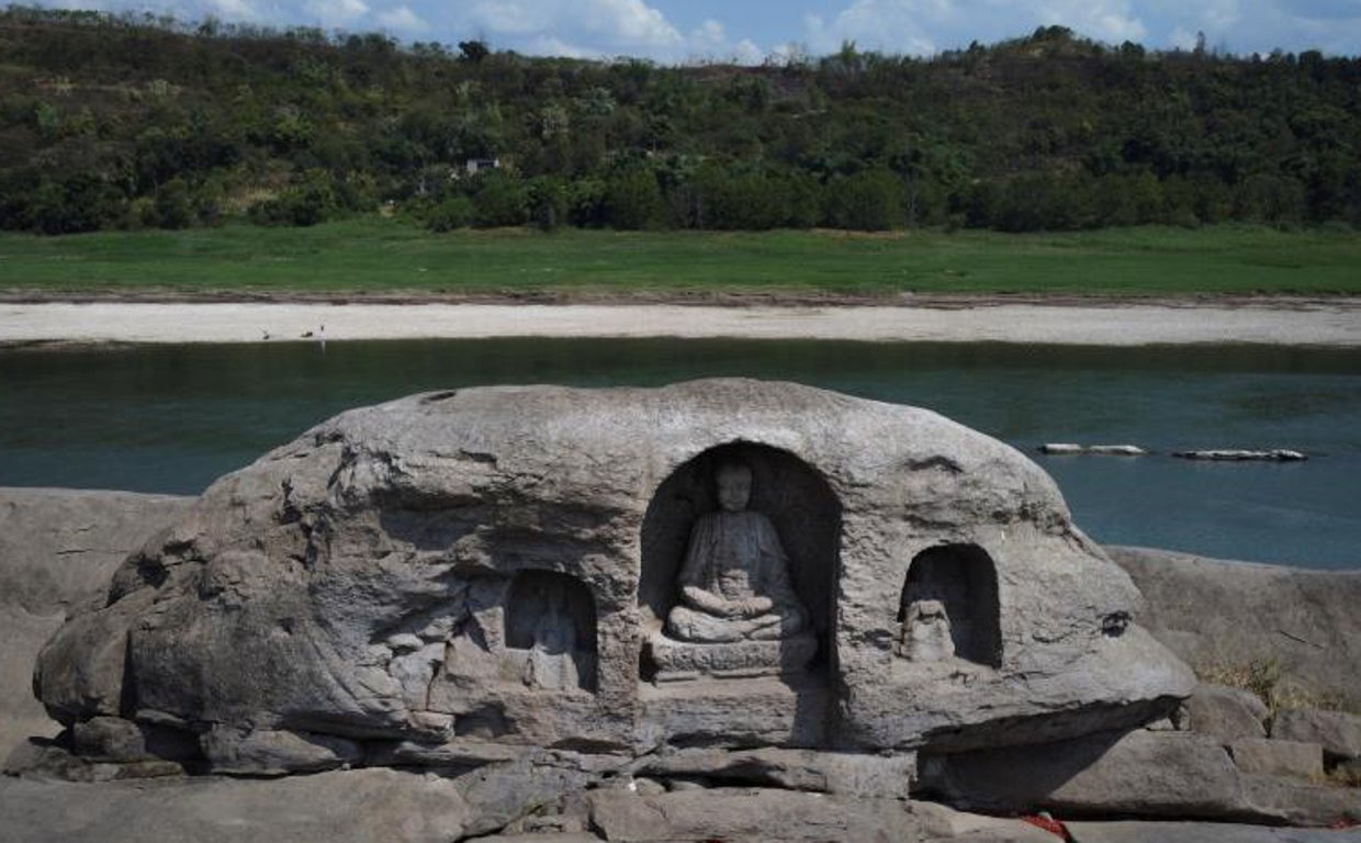Una de las estatuas budistas encontradas en el Yangtze
