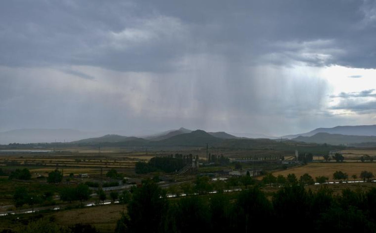 Tormenta sobre campos riojanos