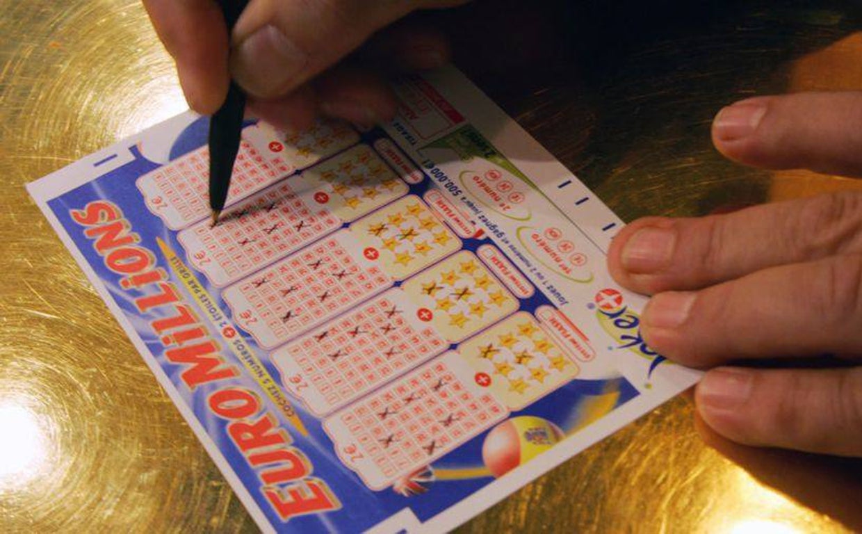 Robertson ganó 38 millones de libras junto a otros 11 compañeros de trabajo en el sorteo de Euromillones