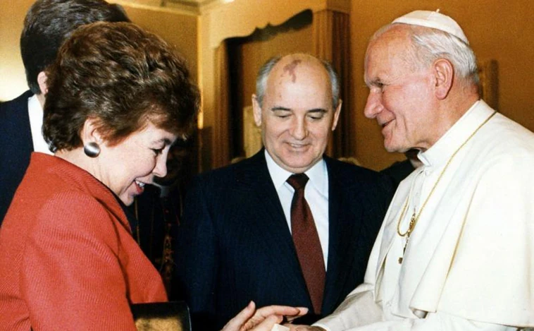El día en que Gorbachov visitó a Juan Pablo II y lo invitó por sorpresa a la URSS