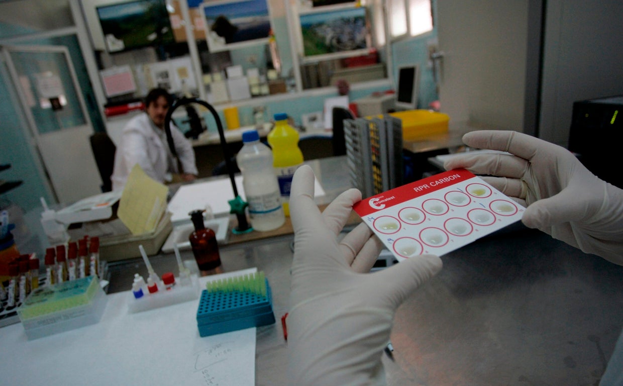 La OMS avisa de que cada día se producen un millón de casos de transmisión sexual en el mundo