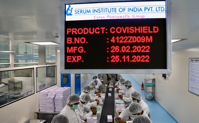En la mayor fábrica de vacunas del mundo: «Es posible erradicar el Covid con las vacunas bivalentes»