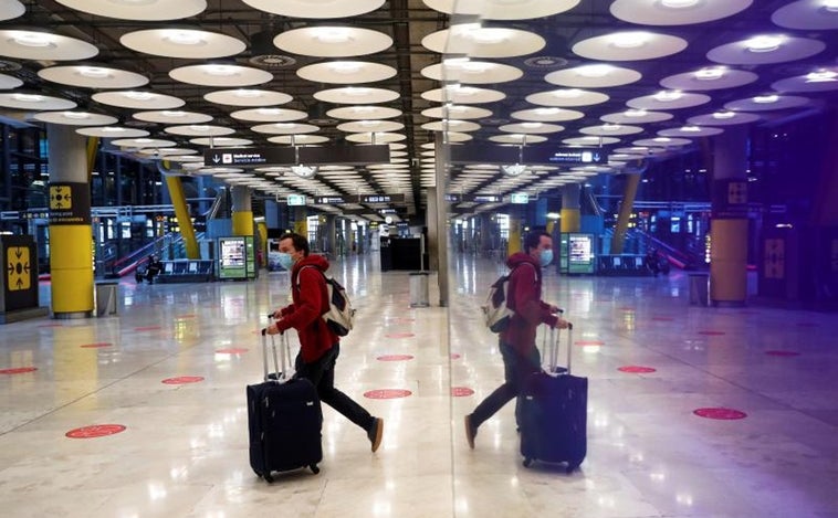 España elimina los controles Covid en puertos y aeropuertos mientras vuelve el debate de la mascarilla