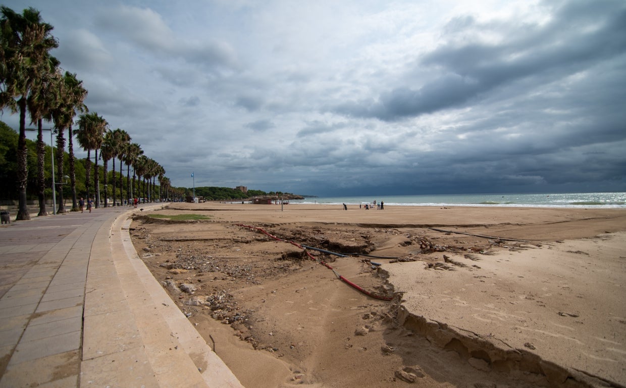 Una playa de Tarragona, tras las tormentas de los últimos días