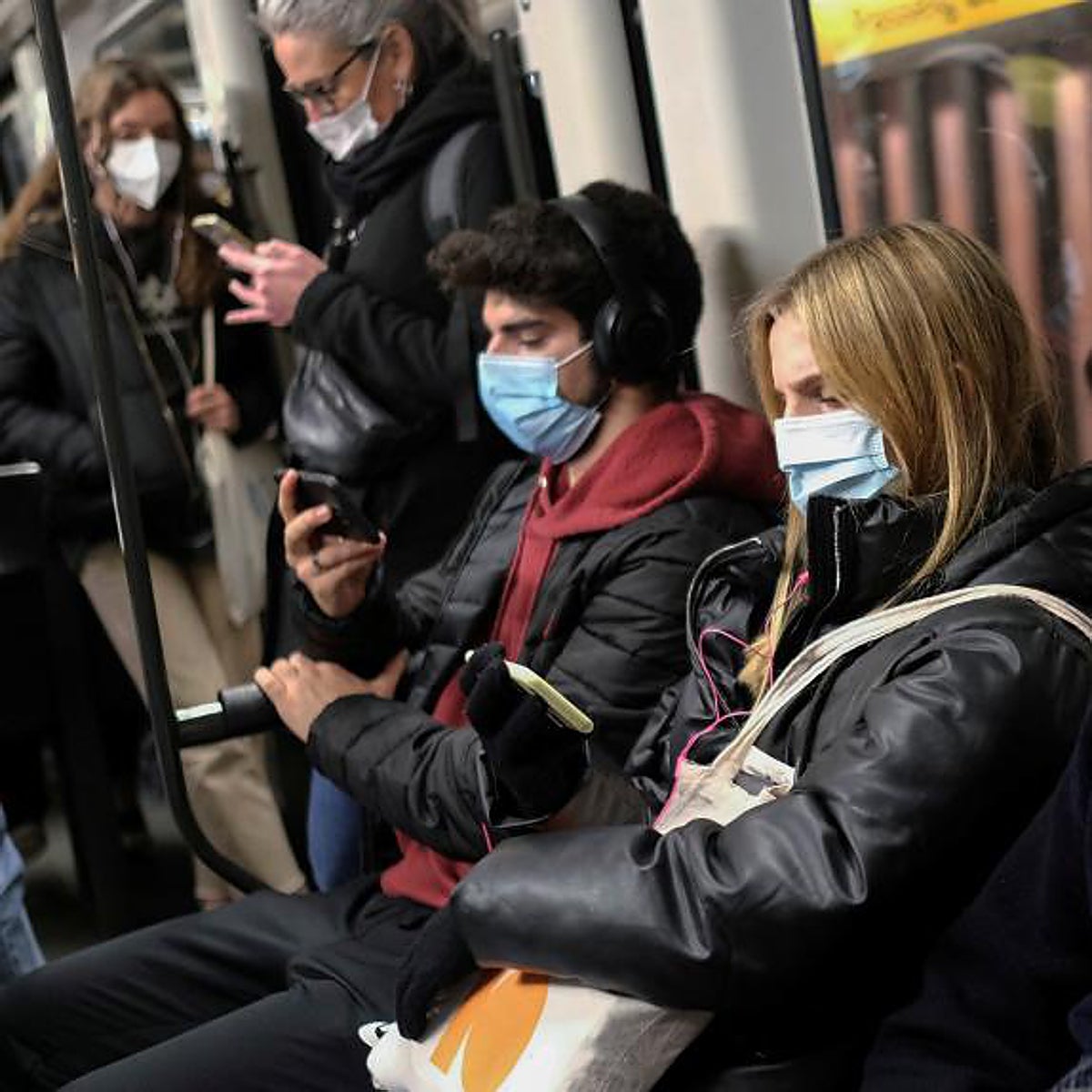 Los hospitalizados en UCI por Covid aumentan un 10 por ciento en la última semana