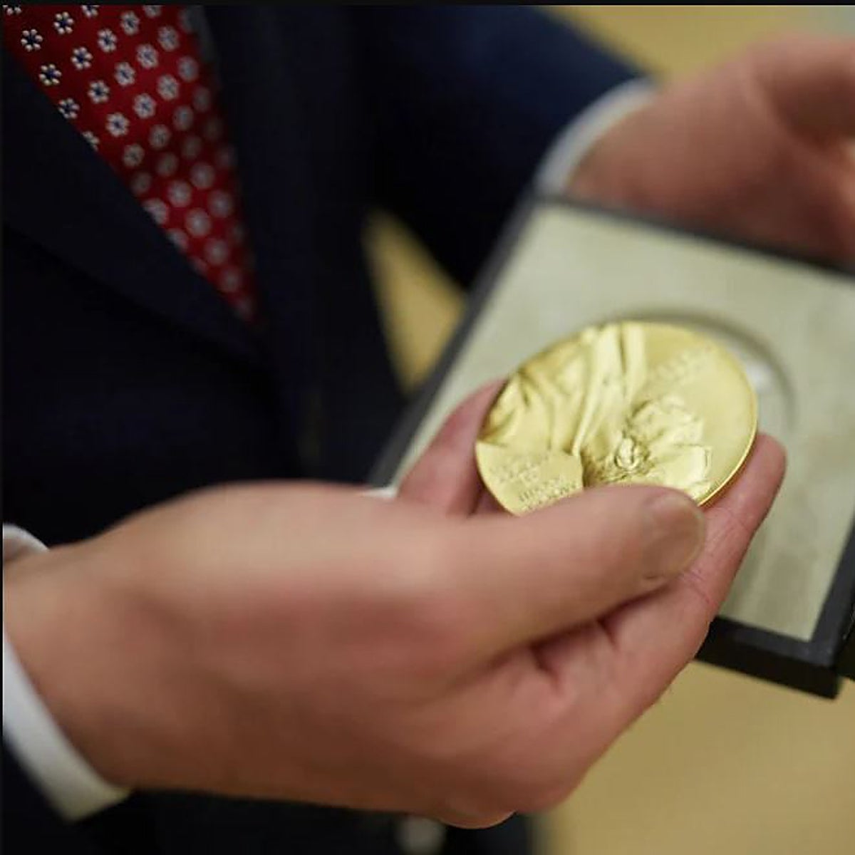 Del premio económico a la medalla de oro, cinco curiosidades de los Nobel