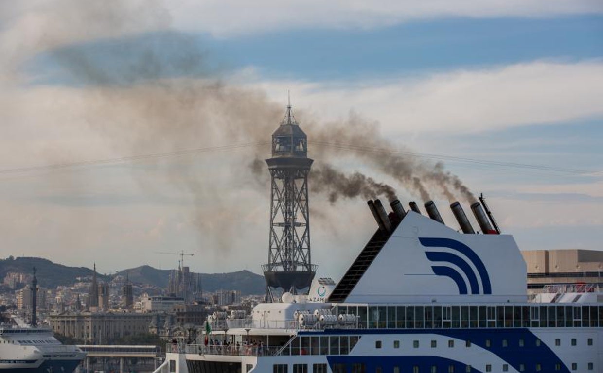 Un crucero en el puerto de Barcelona