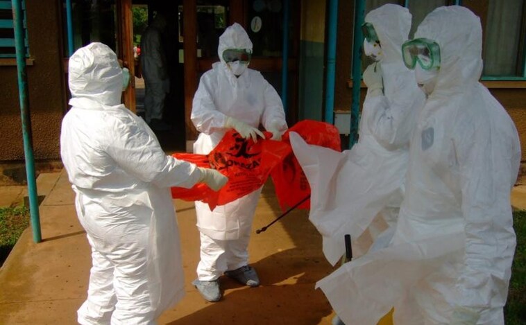 Los médicos de Uganda piden confinar la capital del país por un brote de ébola fuera de control
