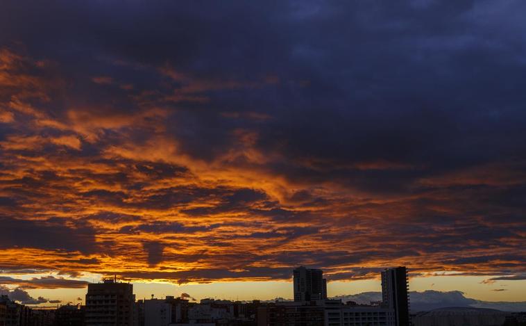 A qué hora amanece y anochece ahora en las principales ciudades españolas tras el cambio de hora