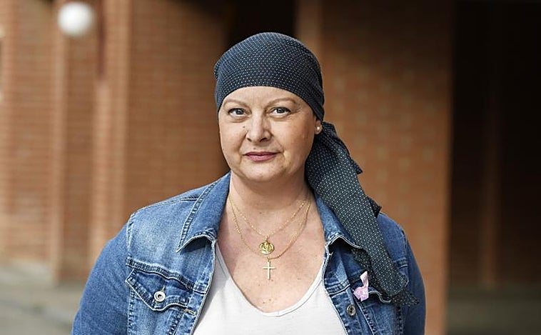 El retraso de 500 días que causa 6.000 muertes: «Nadie debería luchar contra el cáncer y el Estado»