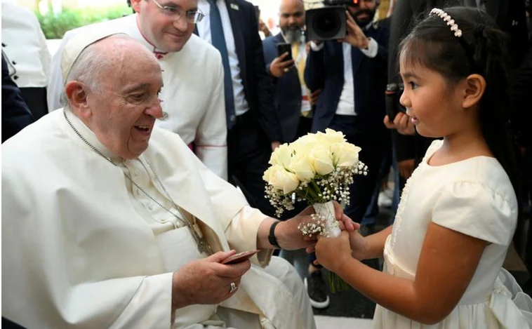 El Papa se despide de Baréin recordando «a todos los países que sufren en Oriente Medio»