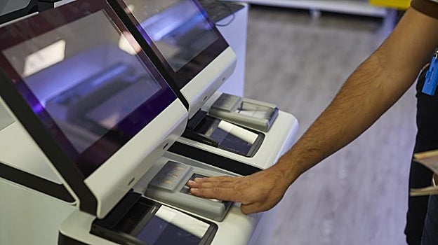 El sistema también puede pedir la lectura de la huella dactilar, si la facial no es concluyente