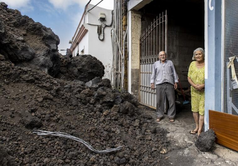 Los afectados por el volcán de La Palma denuncian «la lentitud e insuficiencia de las ayudas» del Gobierno