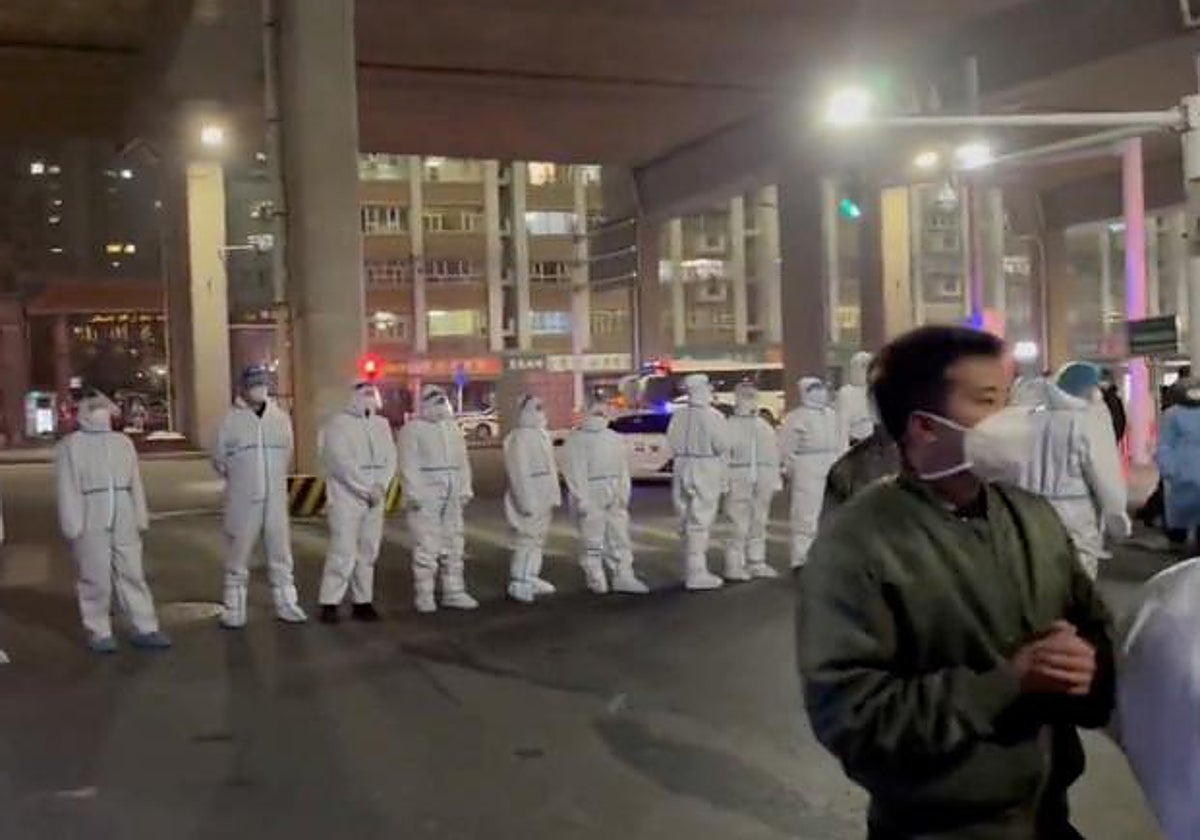 Protestas contra las medidas del brote de enfermedad por coronavirus  en Urumqi