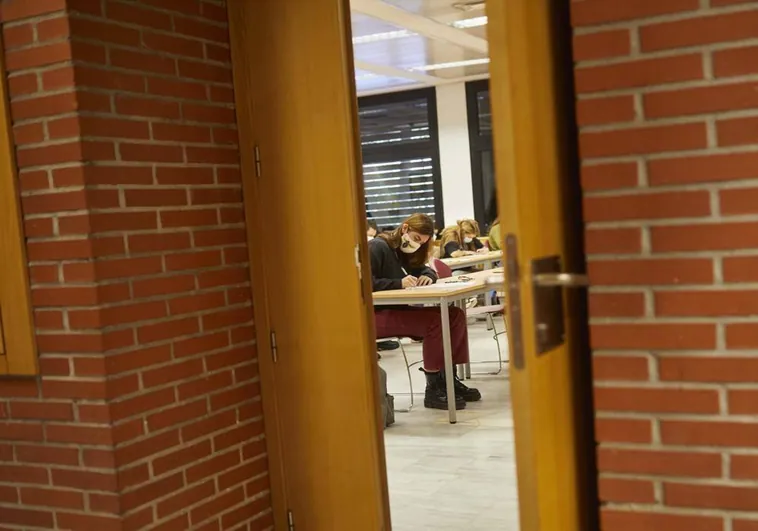 La anomalía de Europa: Crecen en España los alumnos matriculados en másteres privados mientras se estancan los de la pública